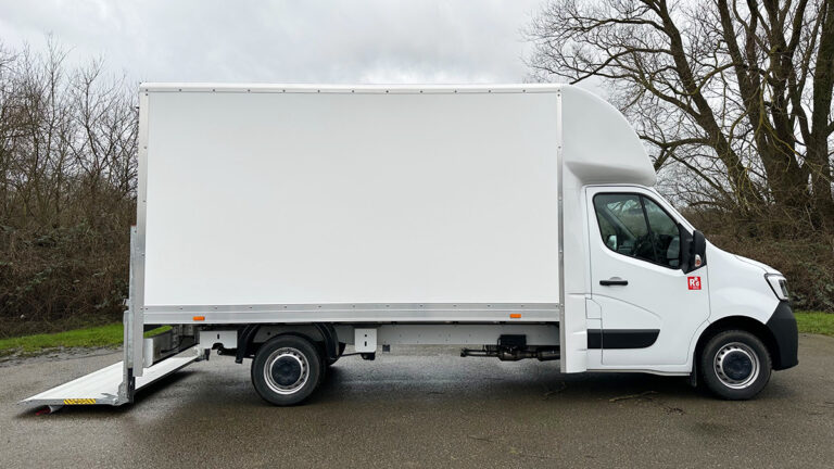 Renault Luton side tail lift